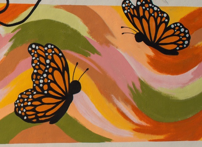 Detalle de mariposas monarca pintadas en el mural